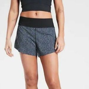 Athleta run with it 3’ shorts